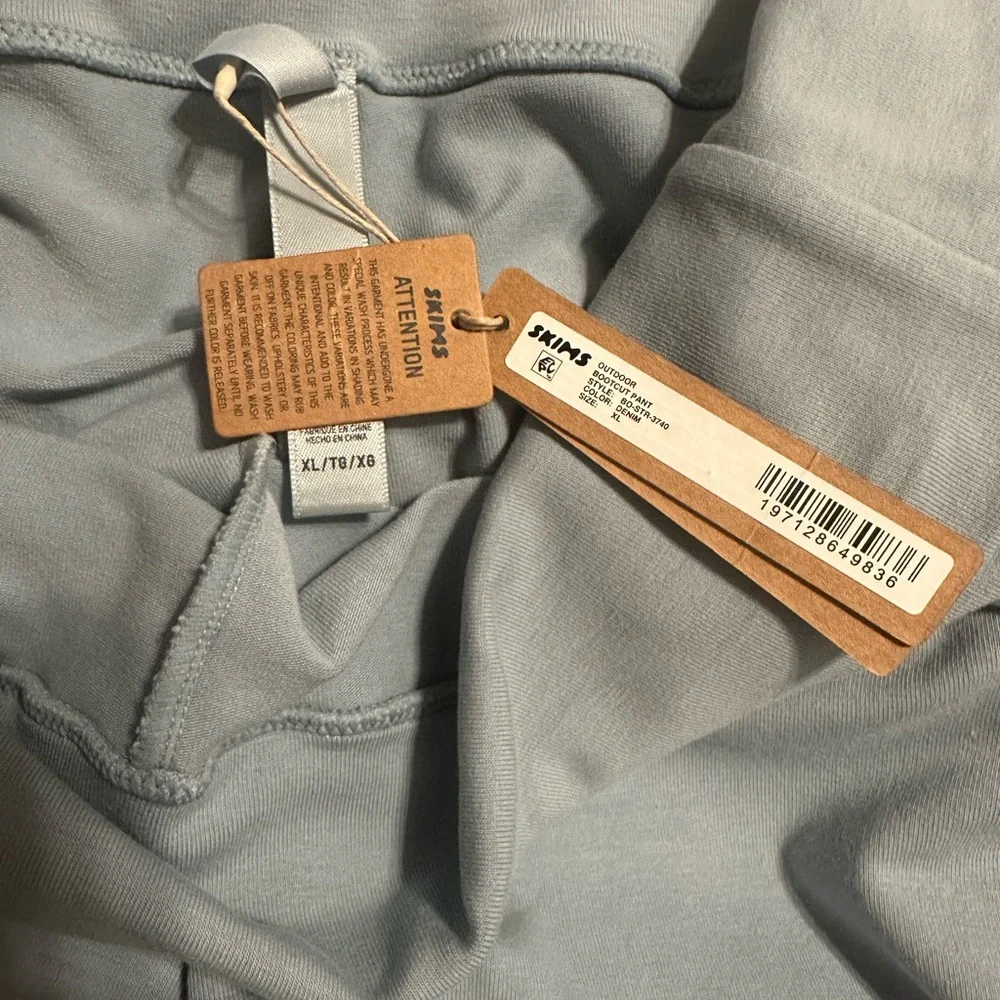 SKIMS Women's Casual Gray Wide-Leg Pants - Picture 3 of 4